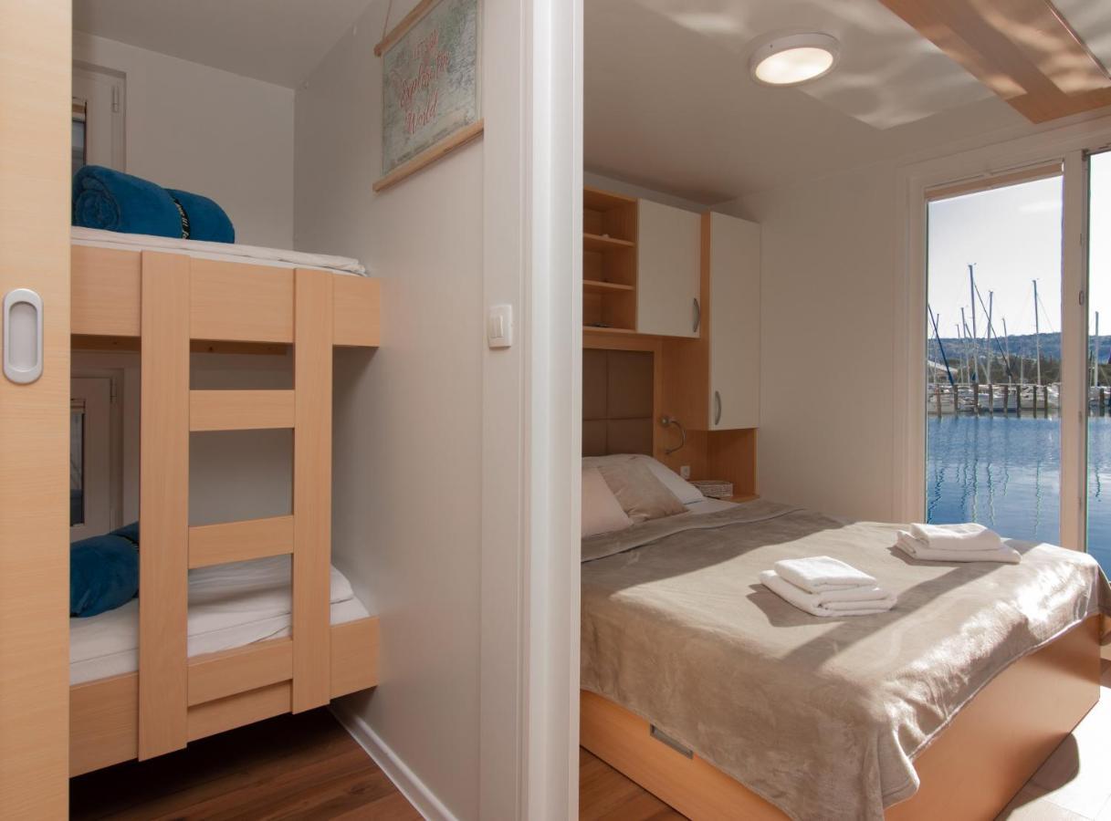 Eldamar Floating House Apartment *