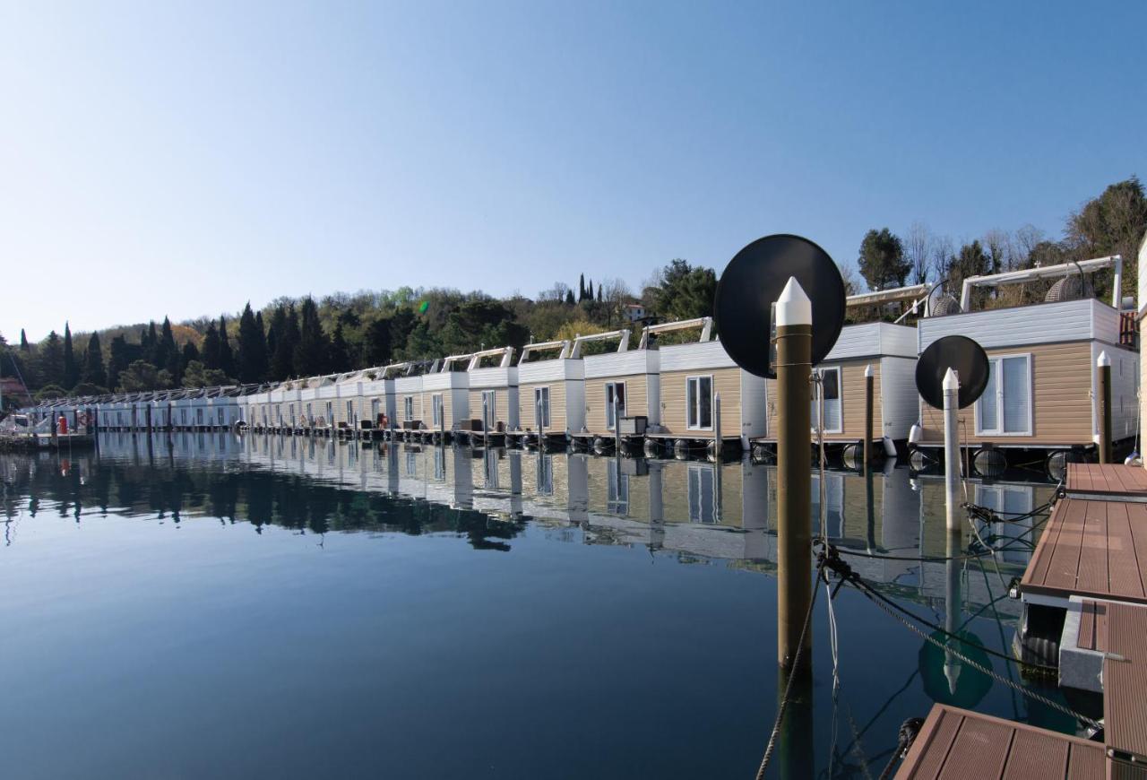 Eldamar Floating House