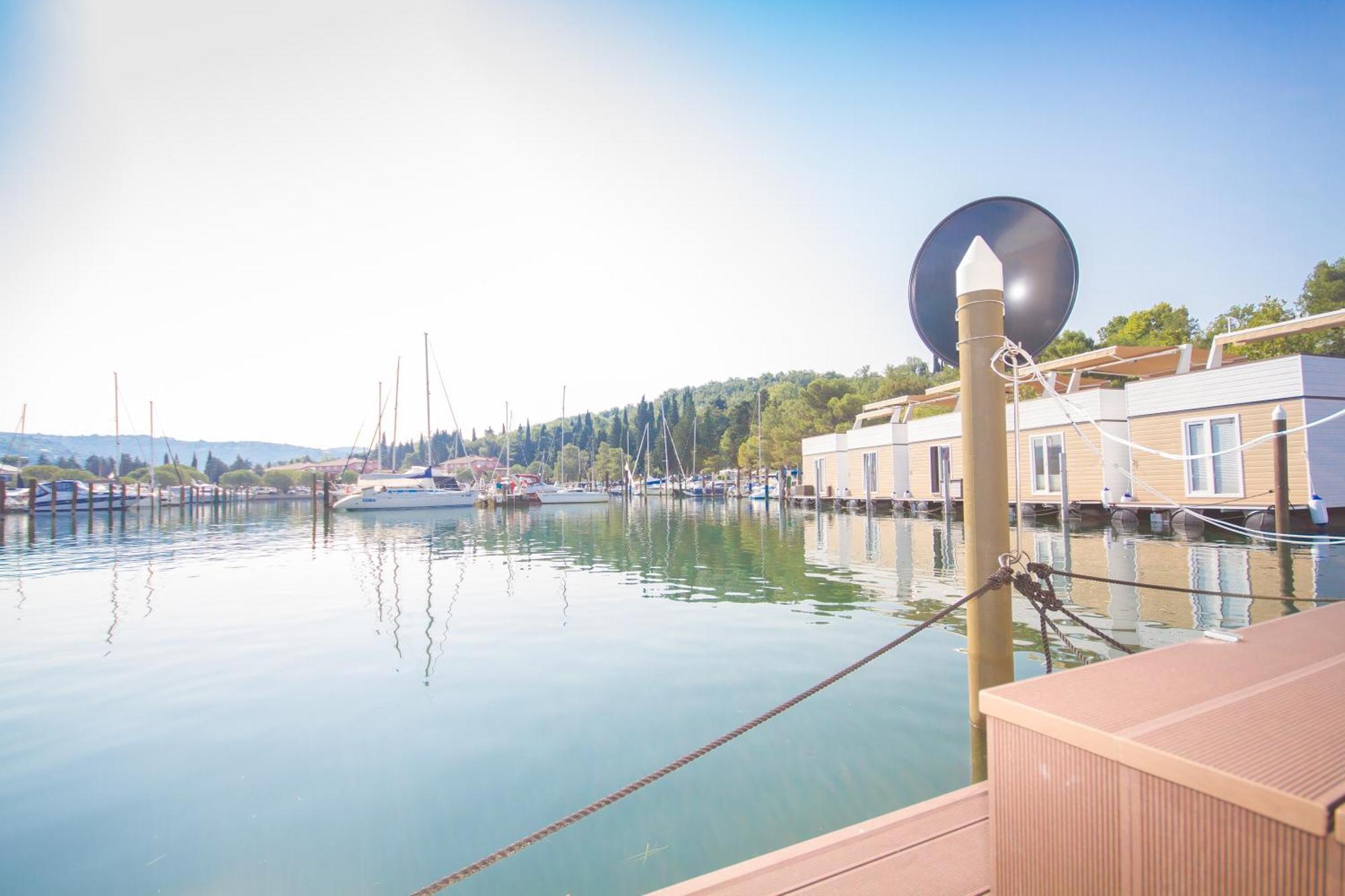 Eldamar Floating House Apartment *